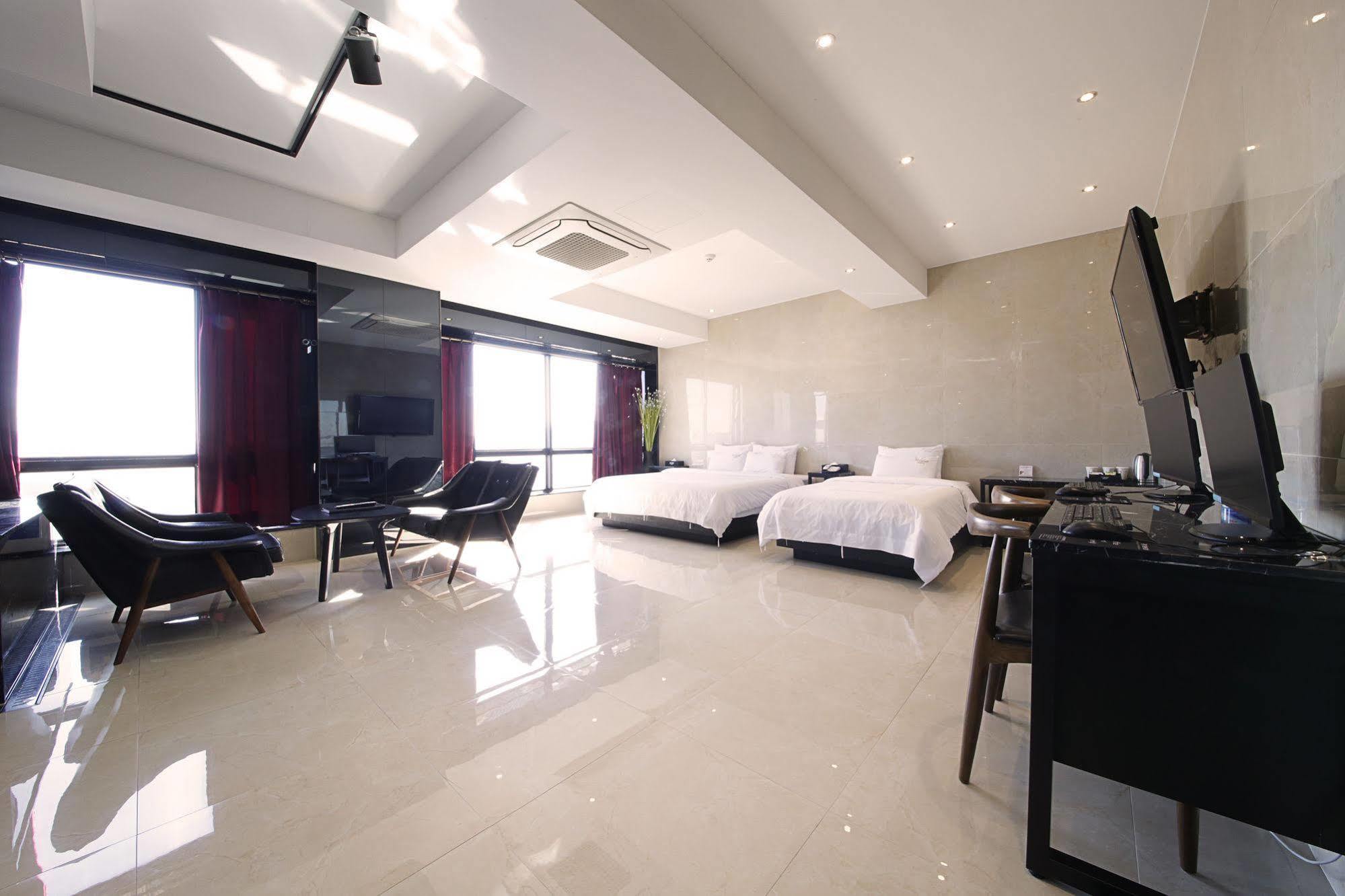 Almond Hotel Busan Station Zewnętrze zdjęcie